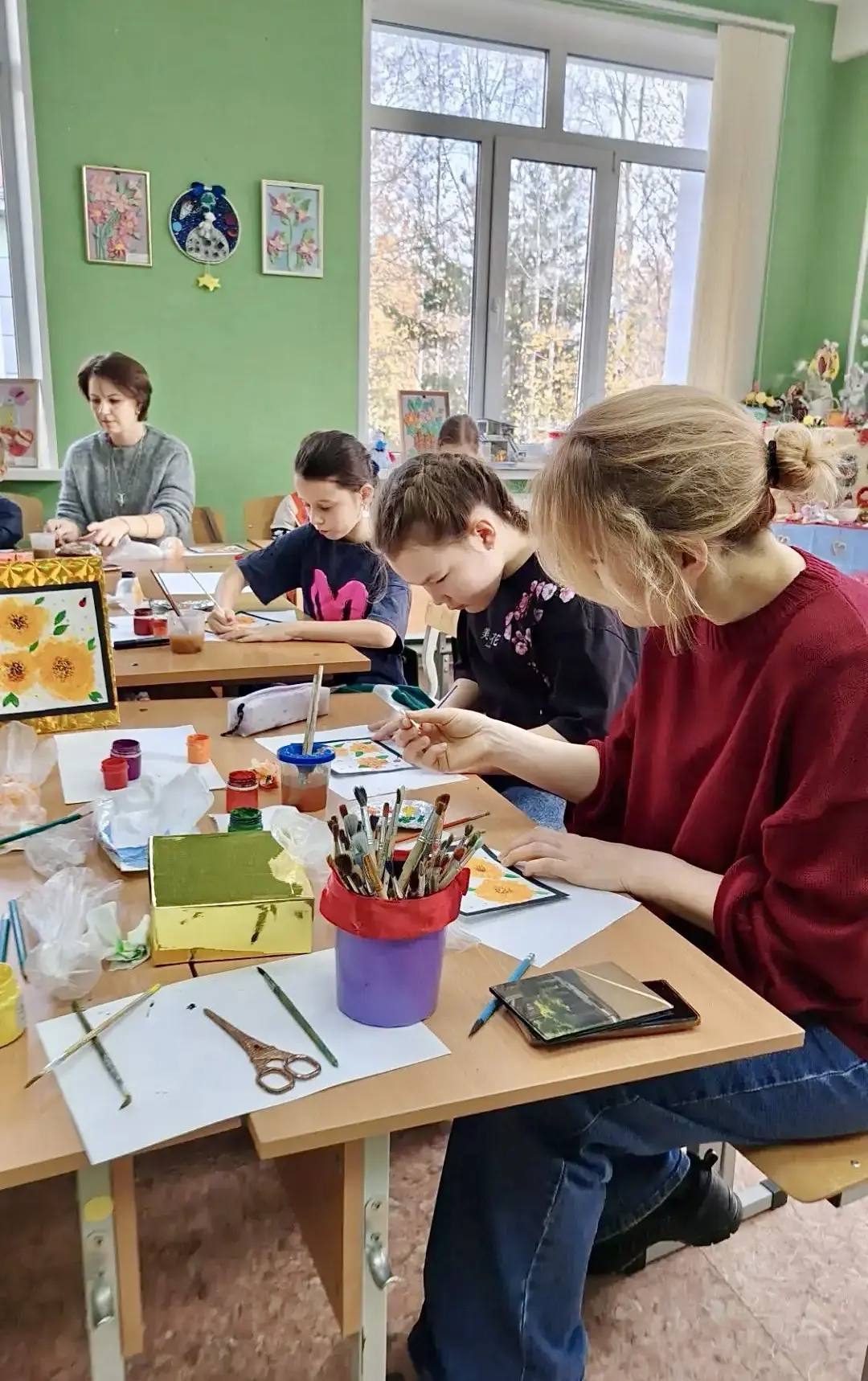 👩‍🎨 В объединении «Разноцветный мир» прошло родительское собрание «Путешествие в мир ...