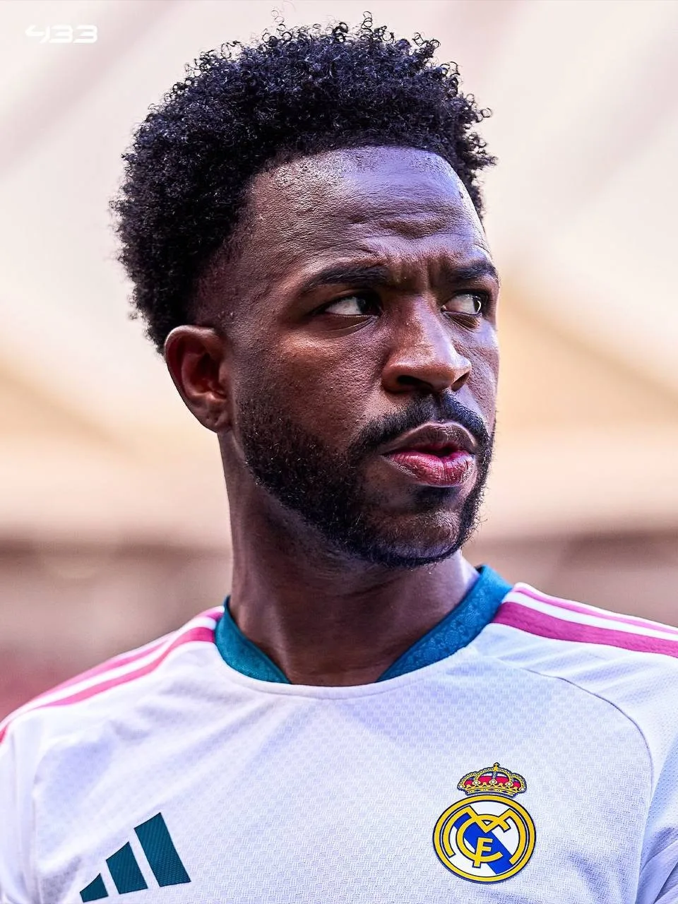 🚨 𝐁𝐑𝐄𝐀𝐊𝐈𝐍𝐆: Vini starts on the 𝐁𝐄𝐍𝐂𝐇 for Real Madrid today 🛋️