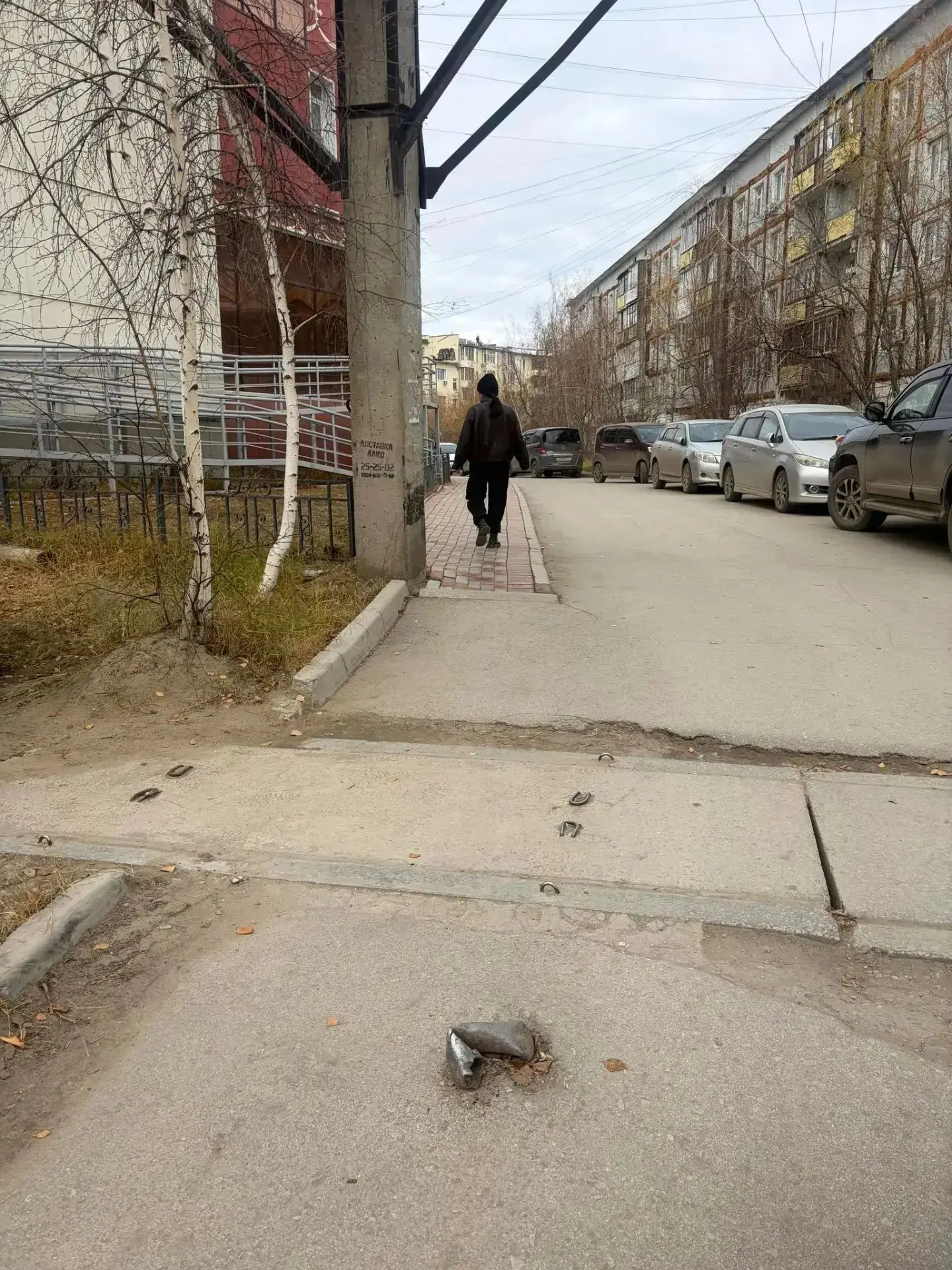 🔧 Управа устранила опасные металлические трубы на внутриквартальных дорогах
