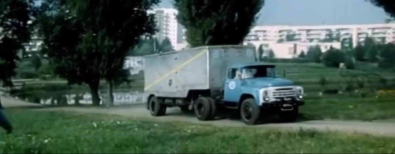 Полуприцеп-фургон общего назначения ОдАЗ-794 разработан в 1964 г. и выпускался Одесским...