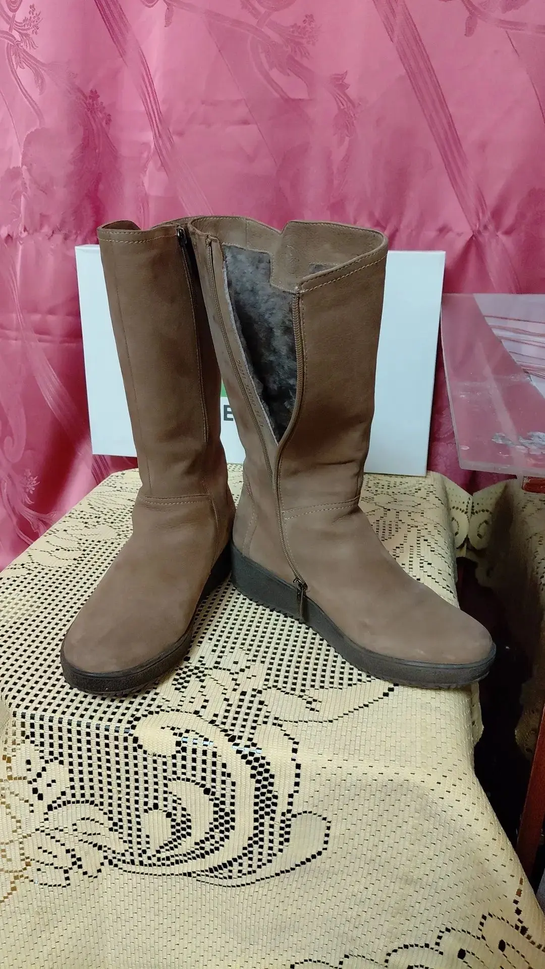Продам зимние сапоги, 39 р-р,новые. Фирма Zenden.