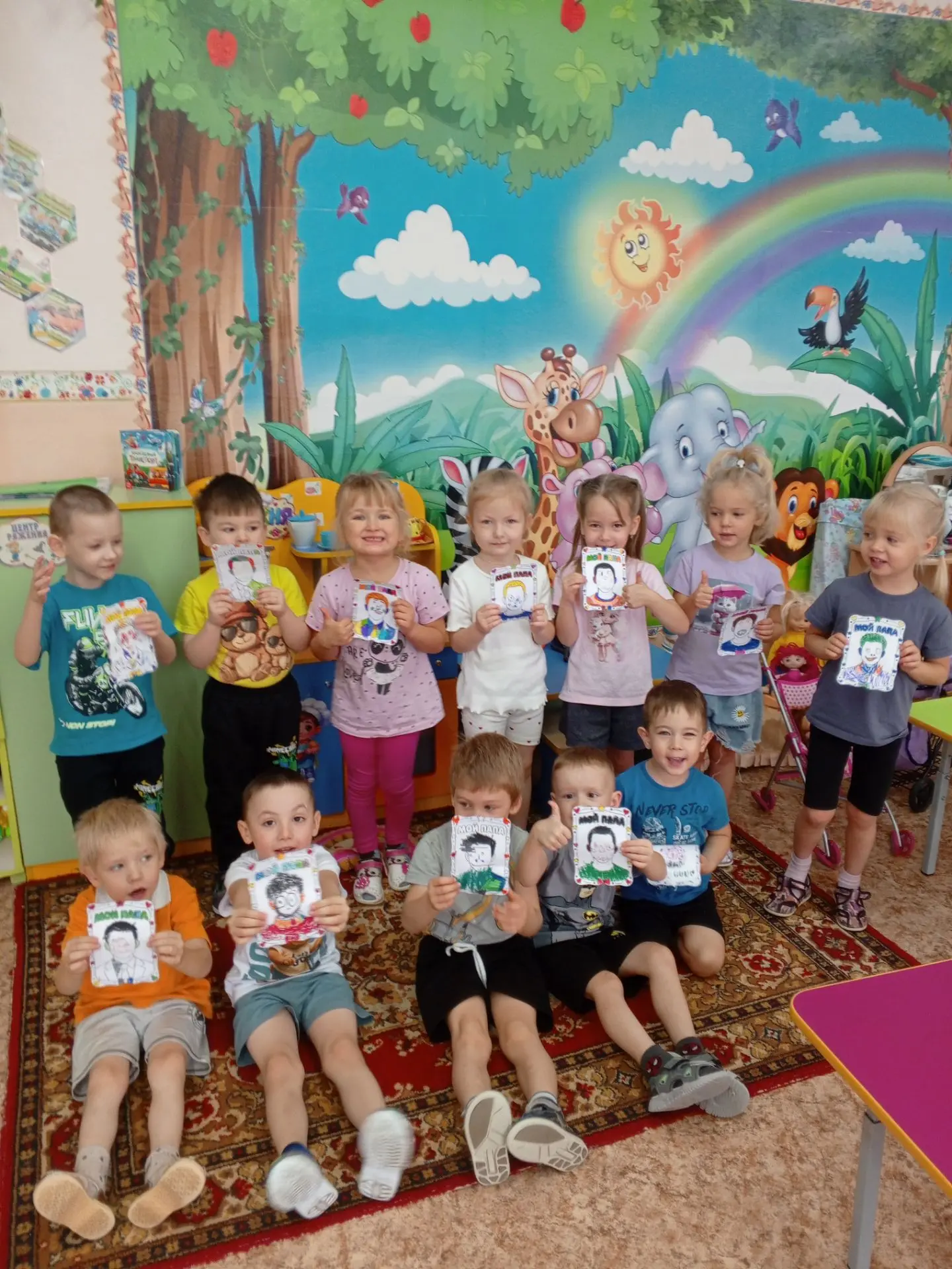 ⚡️ Осторожно, зашкаливает концентрация милоты! Наши художники нарисовали пап!