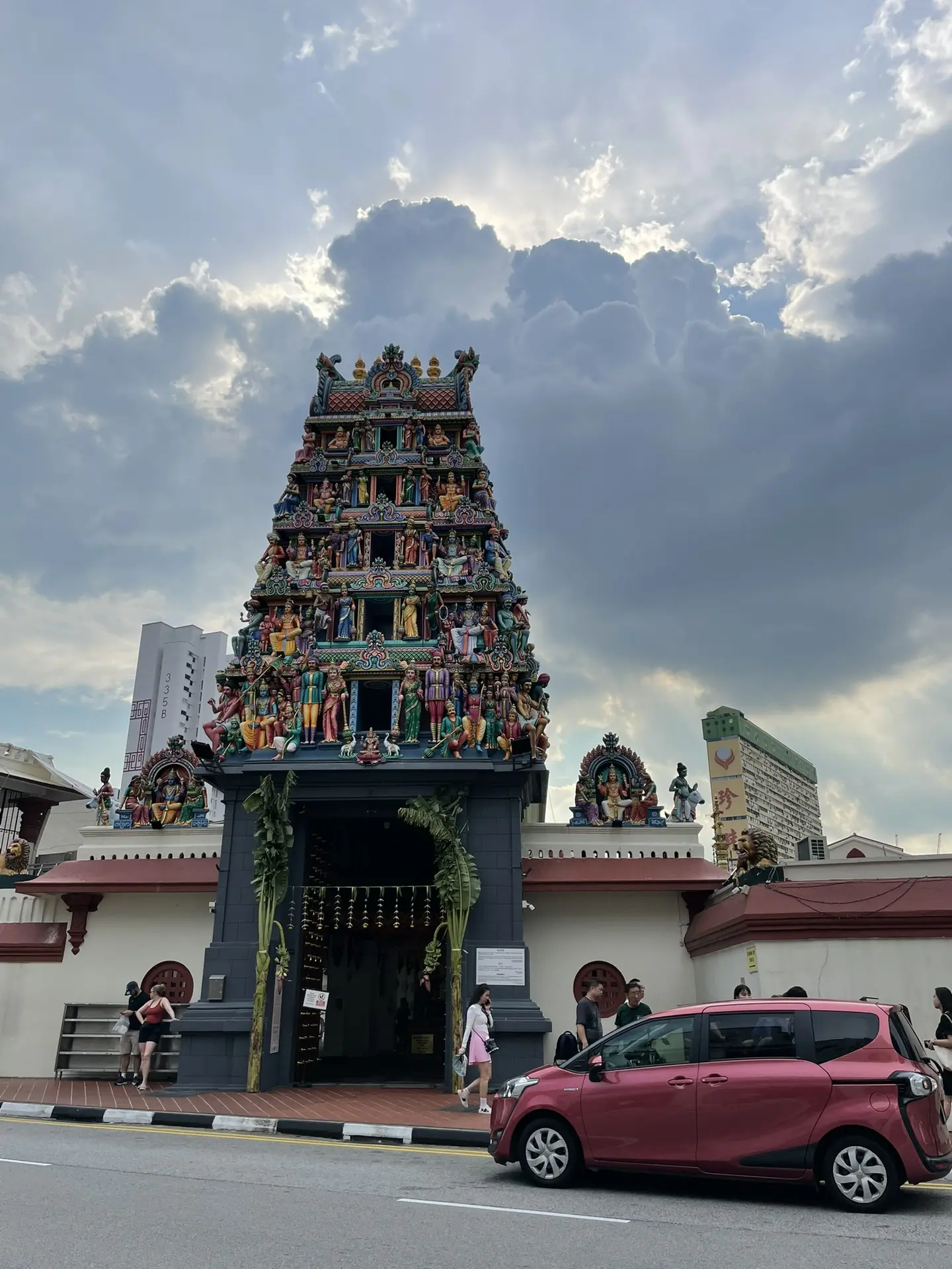 🛕 Шри Мариамман (Sri Mariamman) — старейший индуистский храм Сингапура, построенный ещ...