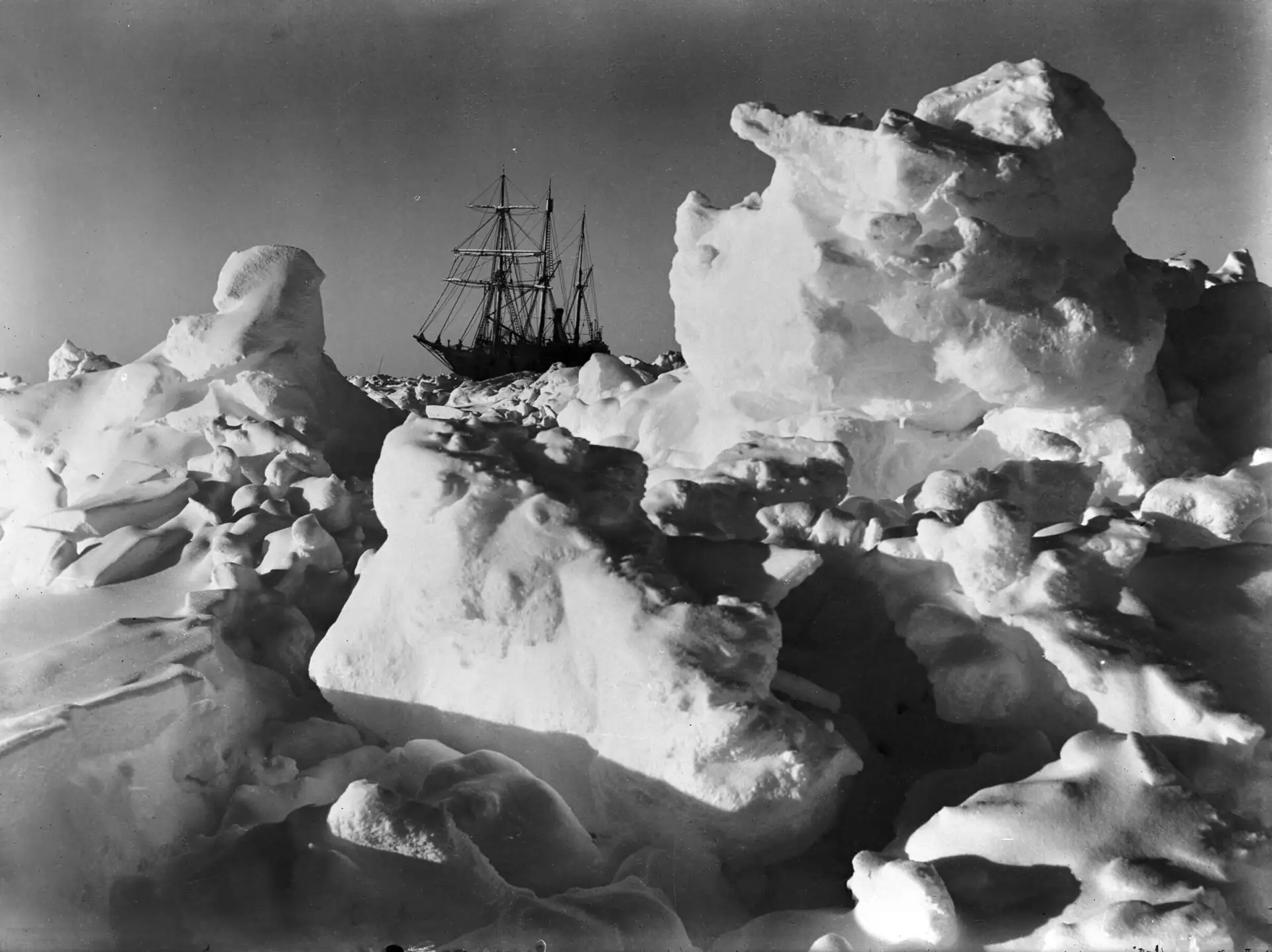 «Мексиканский чемодан» Капы и ещё четыре великих фотоархива: что с ними стало?