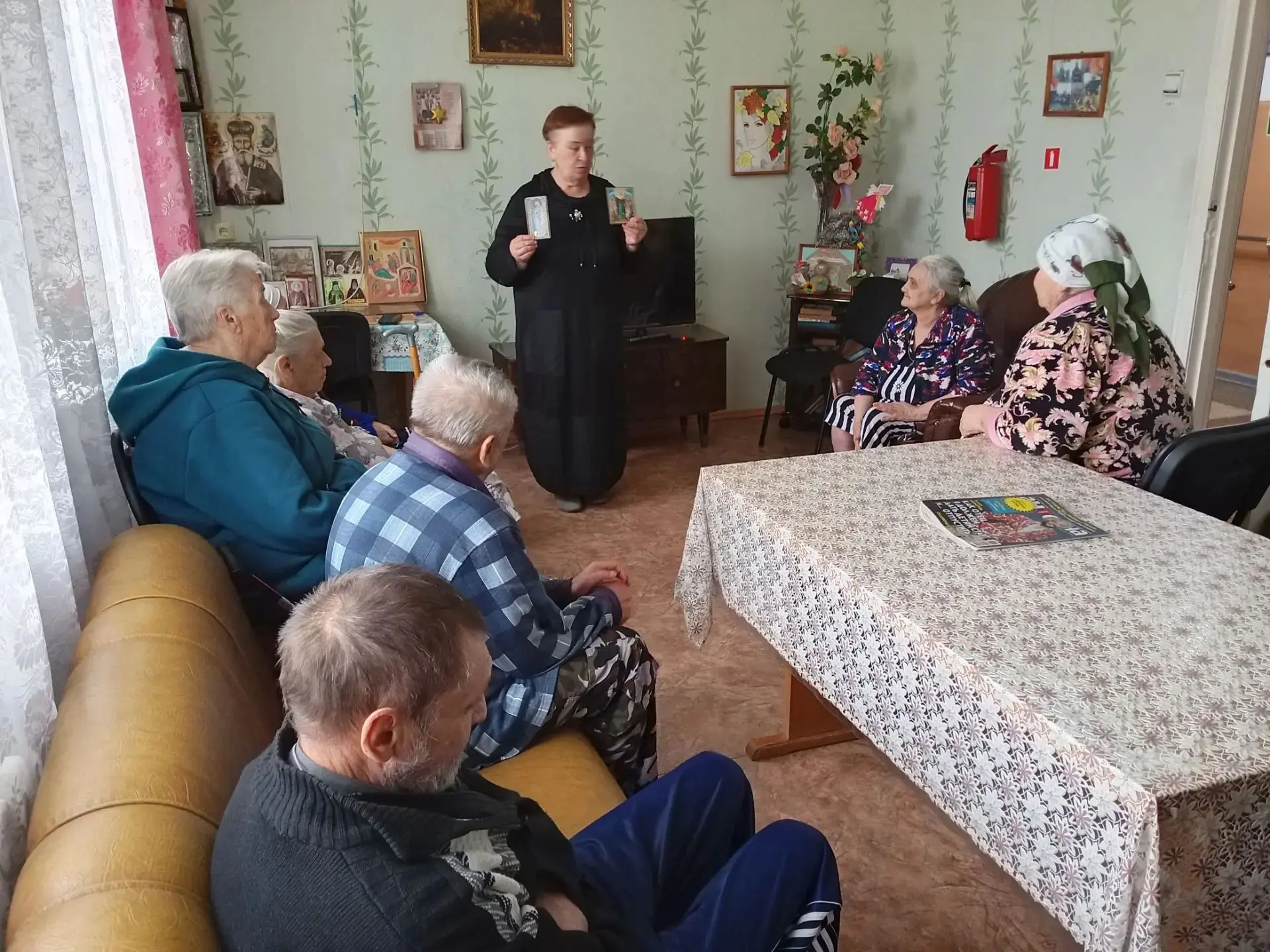 Сегодня социально - реабилитационном отделении с. Летник прошёл духовный час:"Покрова П...