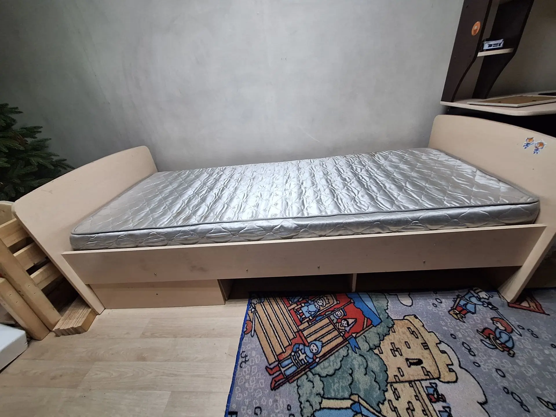 Продам кровать 80×200 вместе с матрацем, 5 тыс. 89012001689