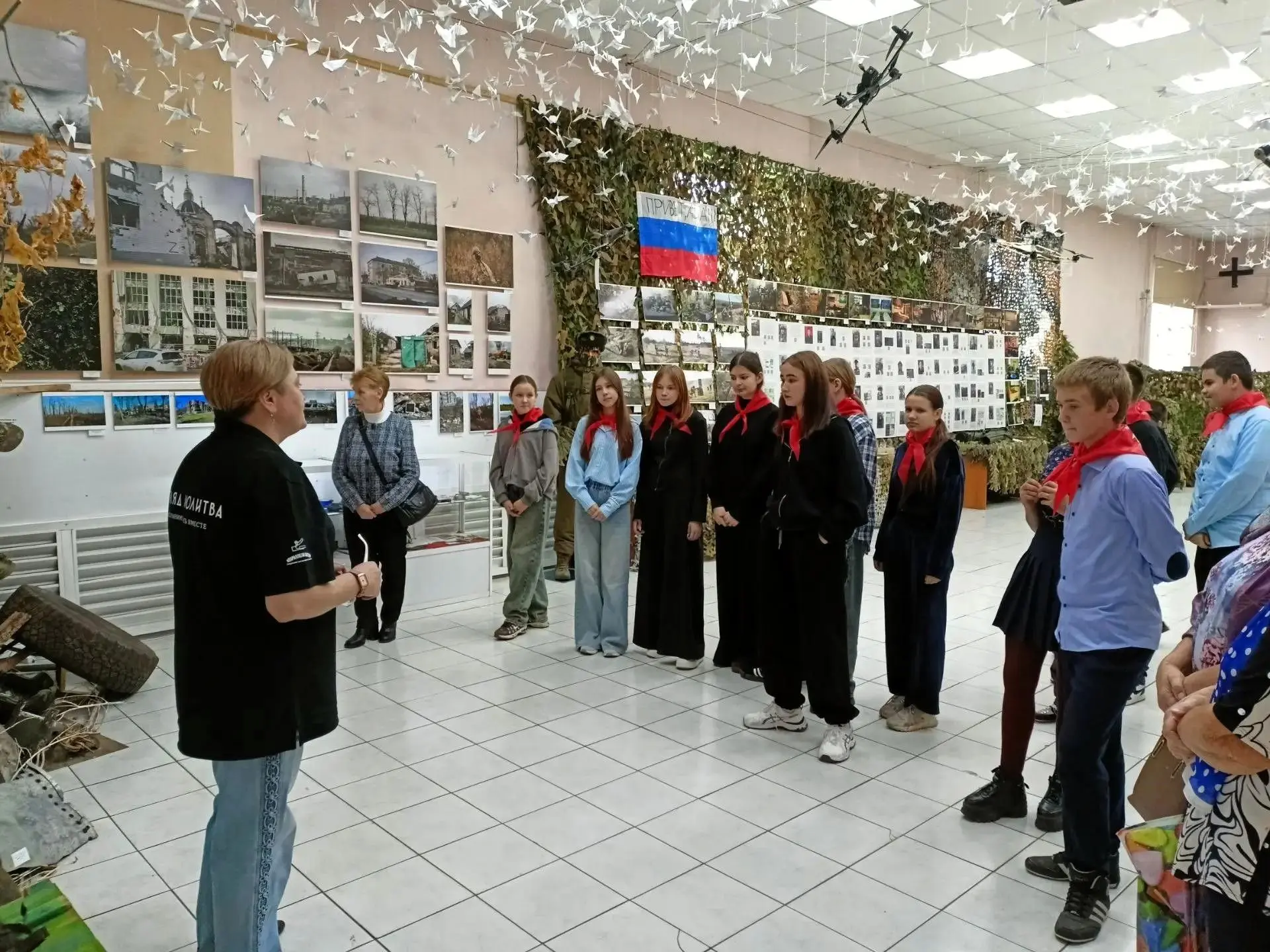 🔥 ДВАДЦАТЬ ПЯТЬ ЭКСКУРСИЙ УЖЕ ПРОВЕДЕНО В АБАНСКОМ РДК НА ВЫСТАВКЕ «ВЗГЛЯД. МОЛИТВА»