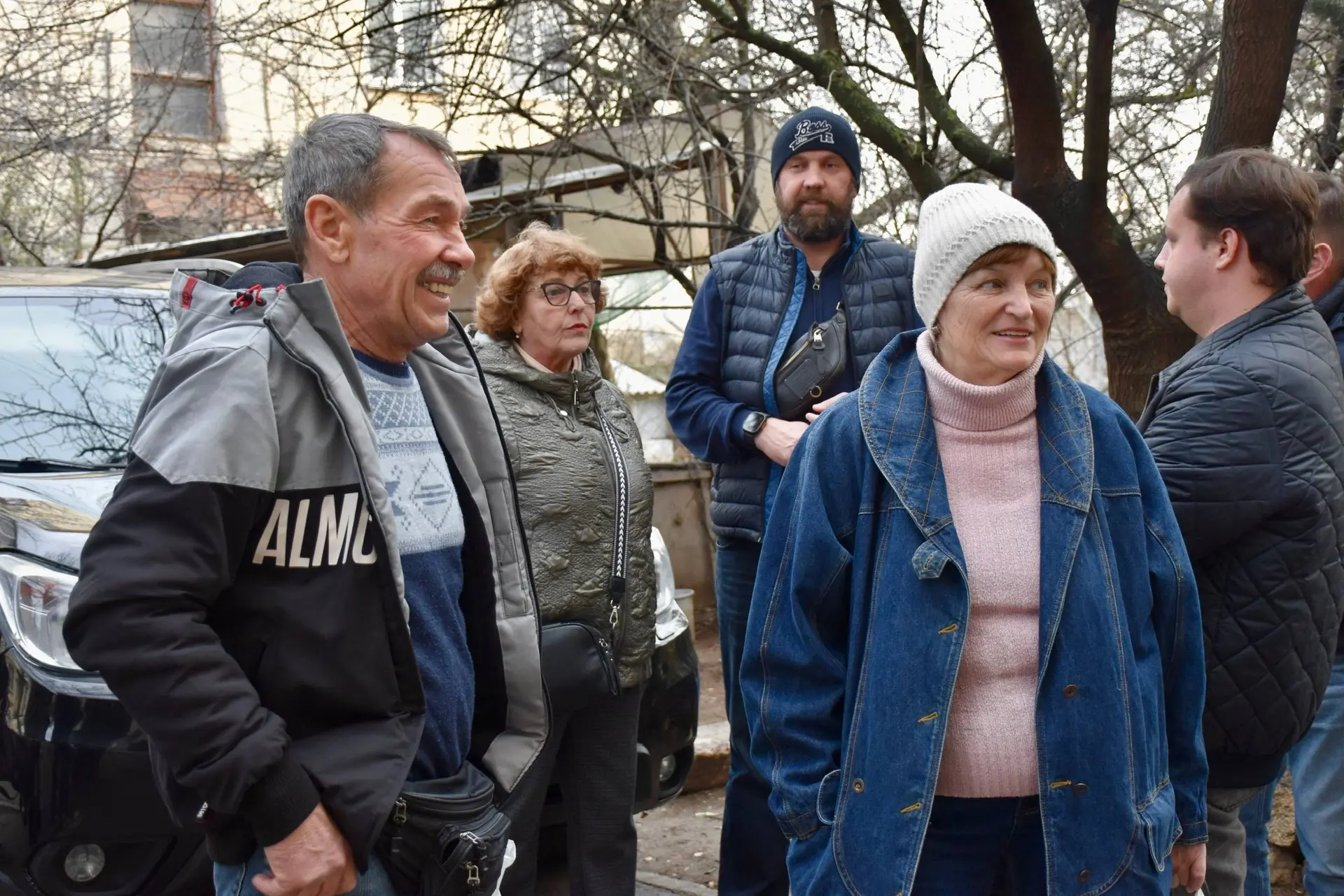 🛣 Встретился с жителями домов № 60 и № 62 по улице Льва Толстого, чтобы обсудить начал...