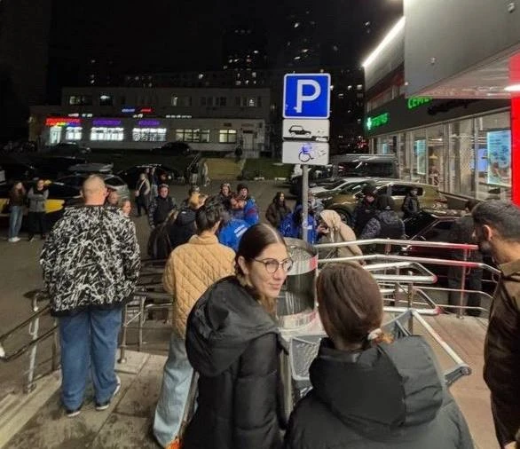 🚨 На Чертановской женщину с двумя детьми увезли после странного поведения