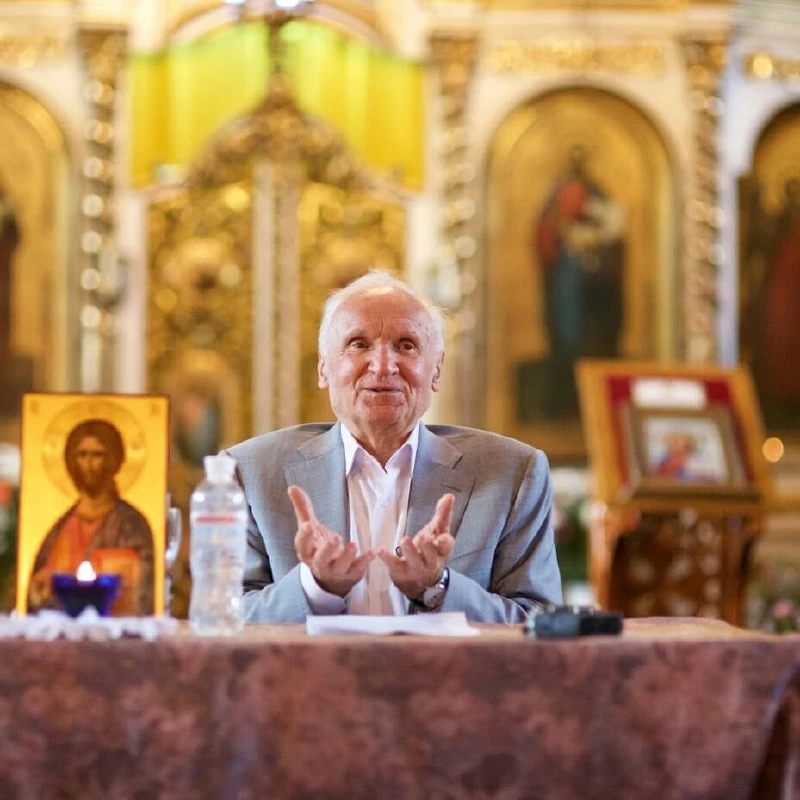 В конце концов нужно понять, что наша земная жизнь – это не курорт, а больница.
