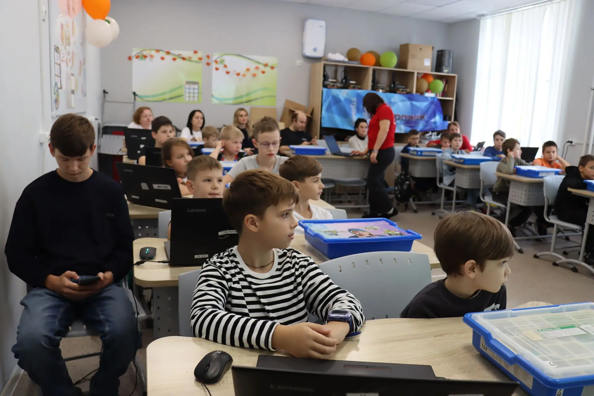 🏫 В школе №1 прошел муниципальный семинар по робототехнике «Большие гонки»