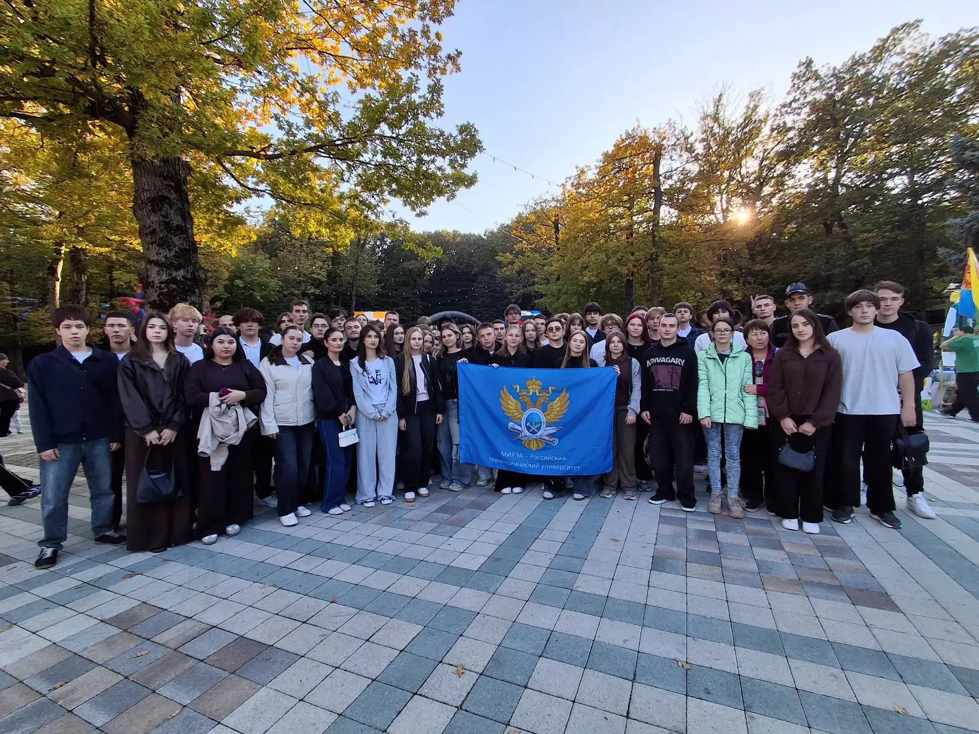 🕊7 октября 2026 года студенты филиала РТУ МИРЭА в г. Ставрополе посетили в парке Побед...