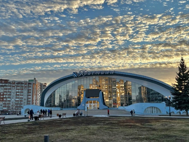 💡 В Тамбове улучшат освещение на площади возле Дворца спорта «Кристалл»