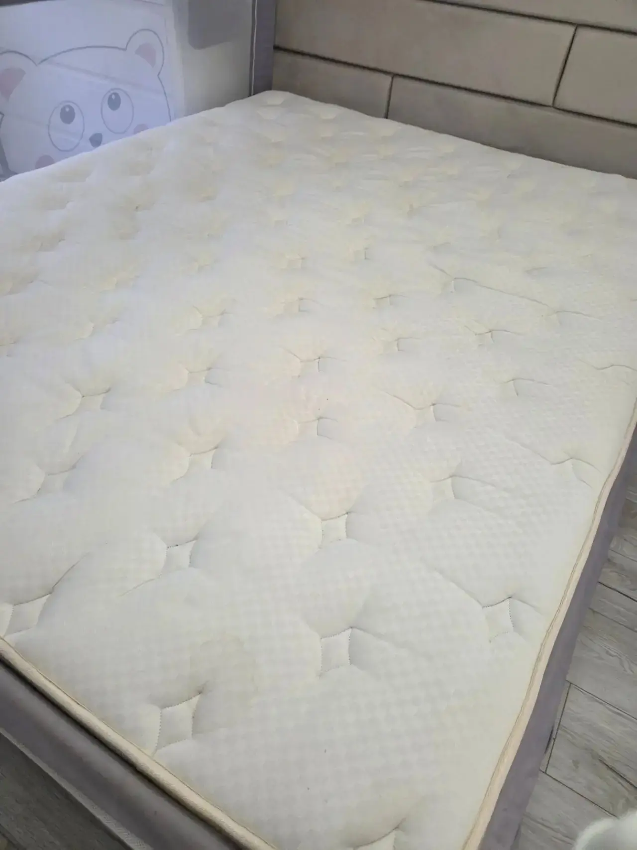 Продам матрас в хорошем состоянии, размер 160 x 200 см, высота 22 см, умеренно -жесткий,