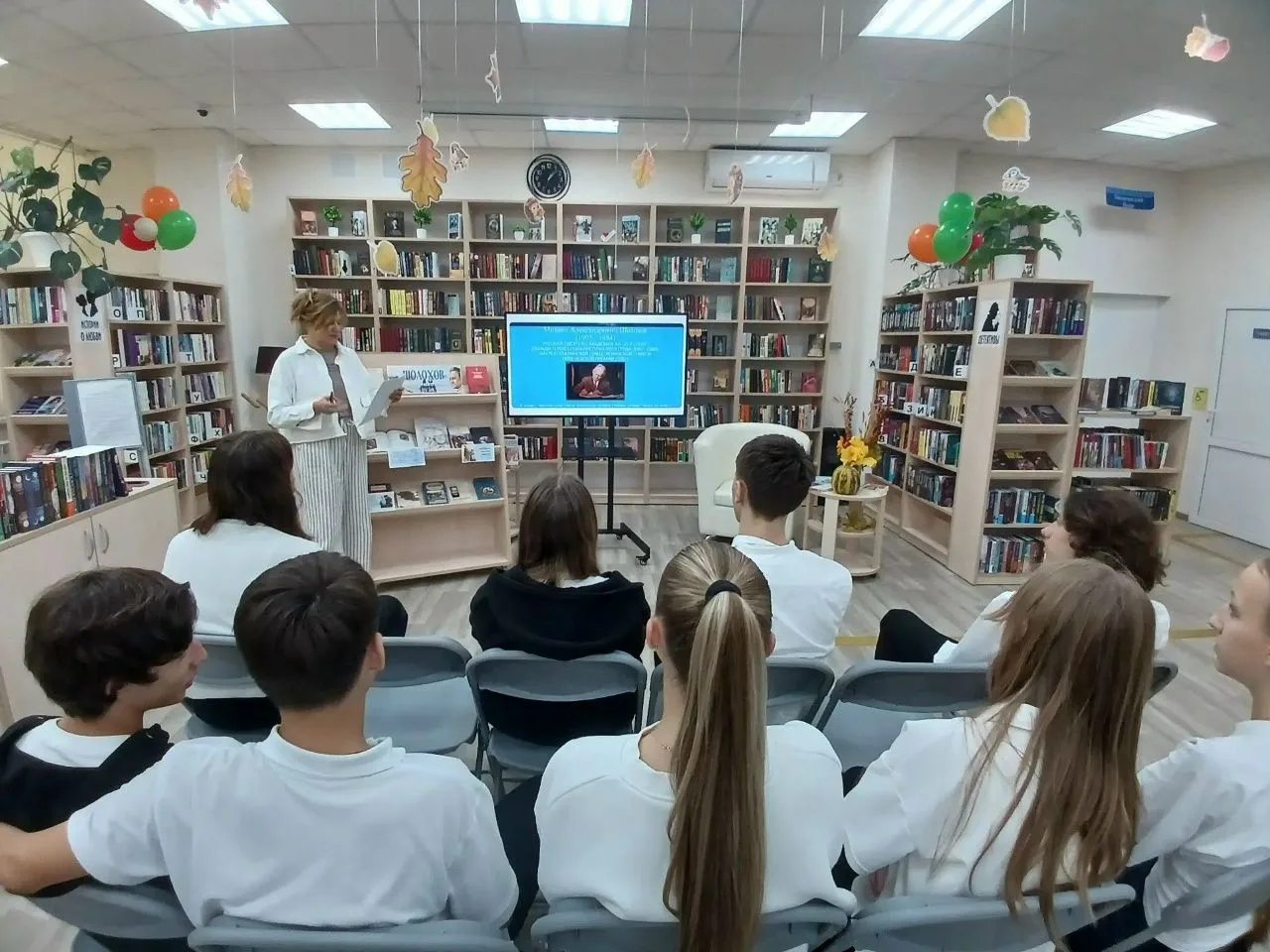 📖 В Модельной библиотеке № 13 прошел литературный час «Многоликий Михаил Шолохов» меро...
