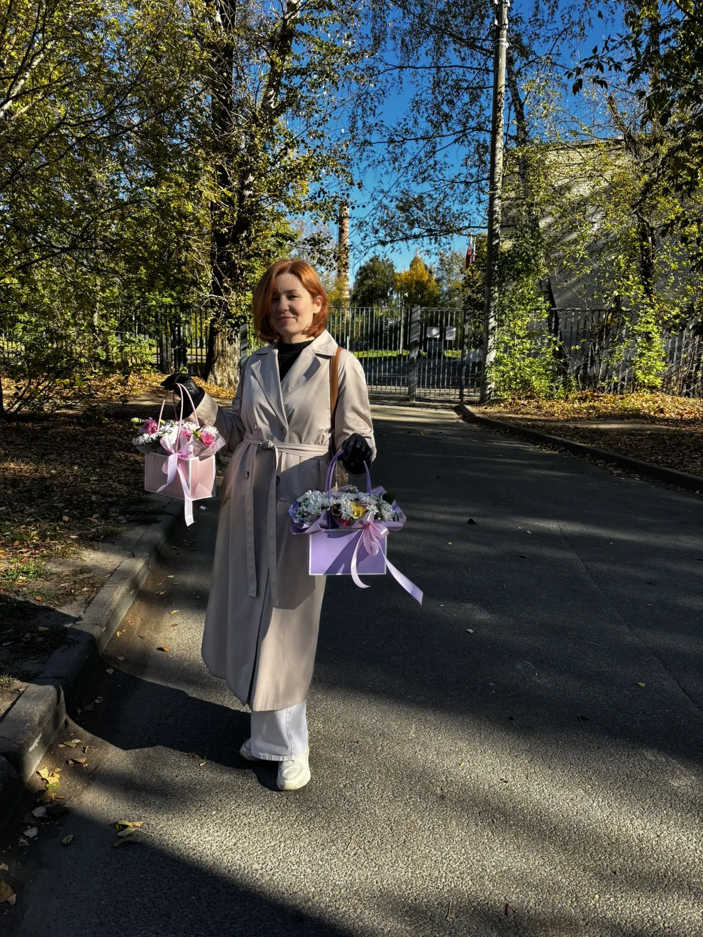 Пошла поздравлять учителей от имени родителей 🍁🧡🎈