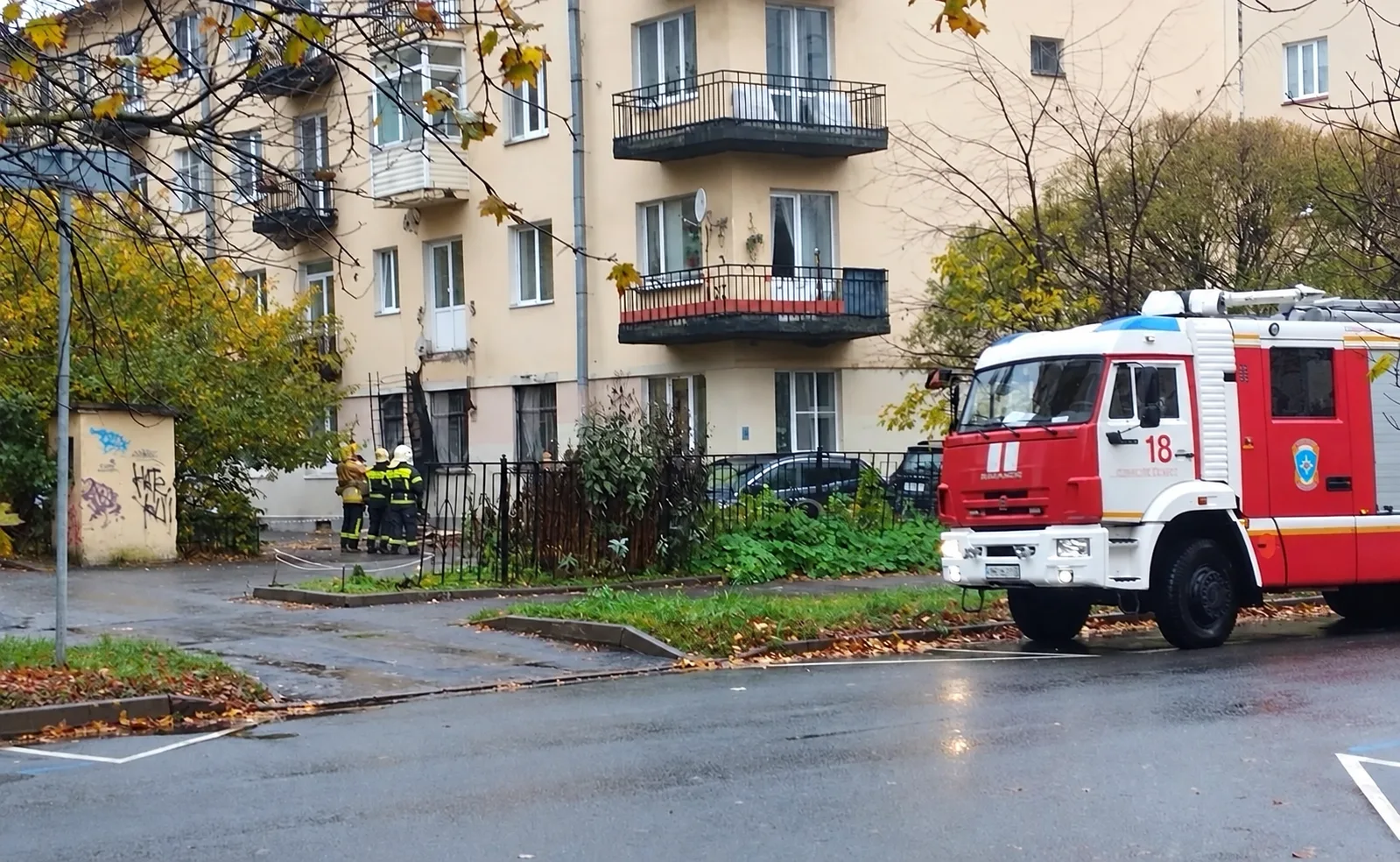 🏚️ На Васильевском острове рухнул балкон. О его состоянии предупреждали несколько лет