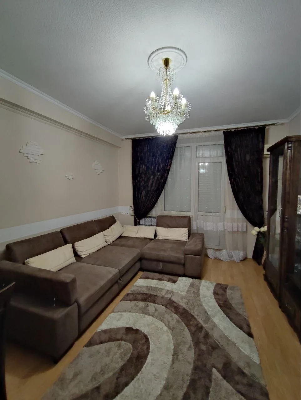 Продам трехкомнатную квартиру