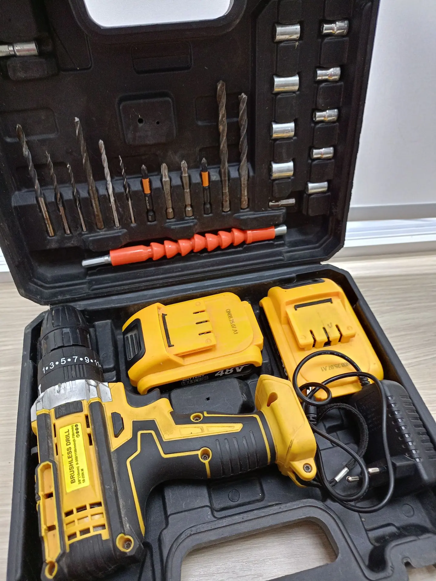 Шуруповëрт DeWALT 48V