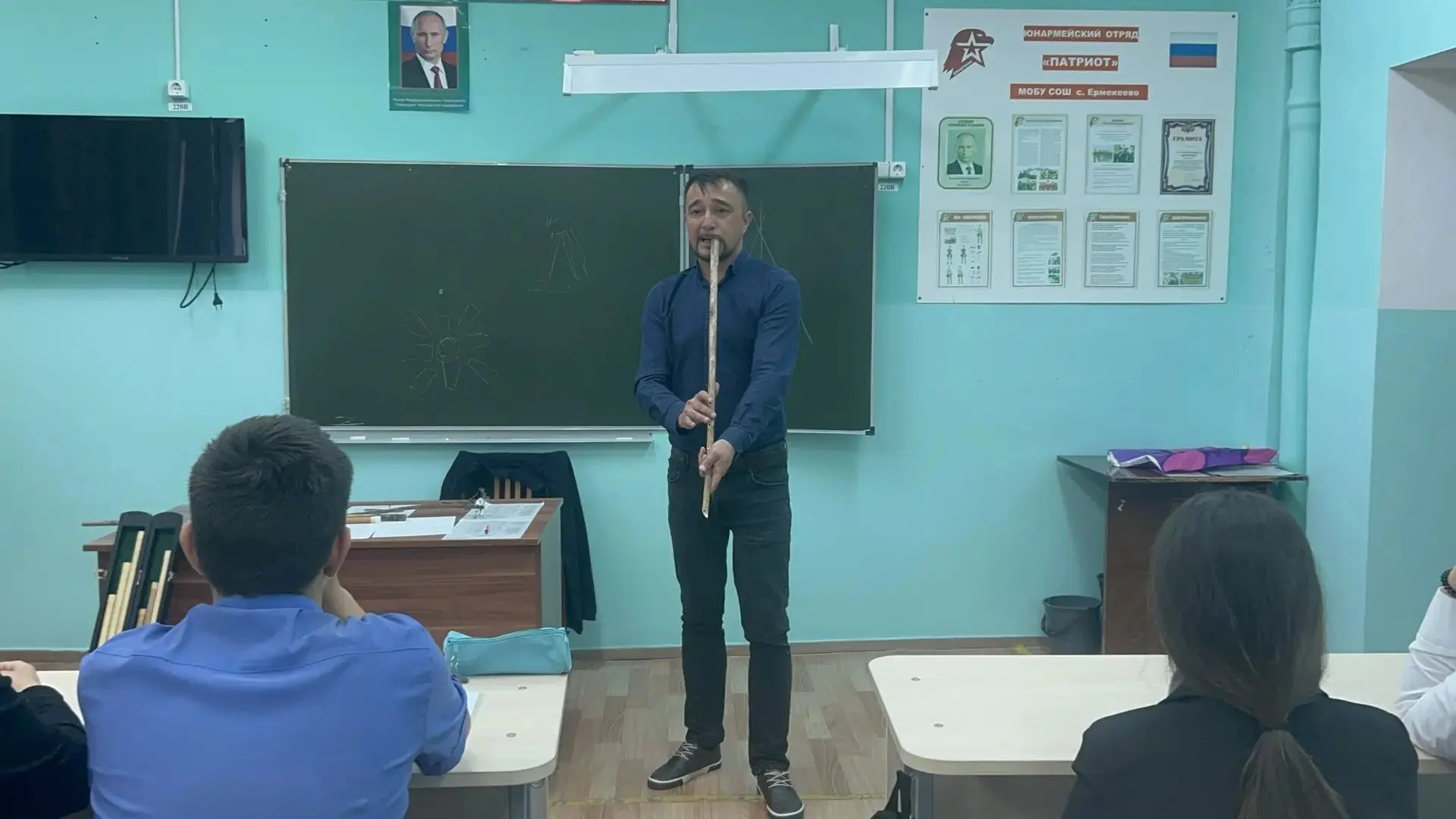 Рафис Мустахитдинов — провёл настоящий мастер класс по игре на курае и кубызе. Он не пр...