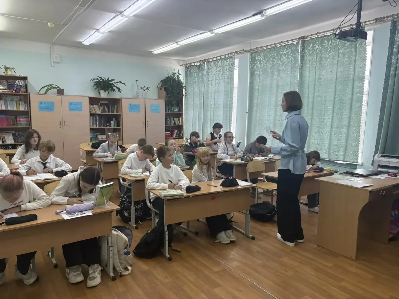 🍁🎓 Сегодня в нашей школе особенный день! Учителя «ушли на заслуженный отдых», а их ме...