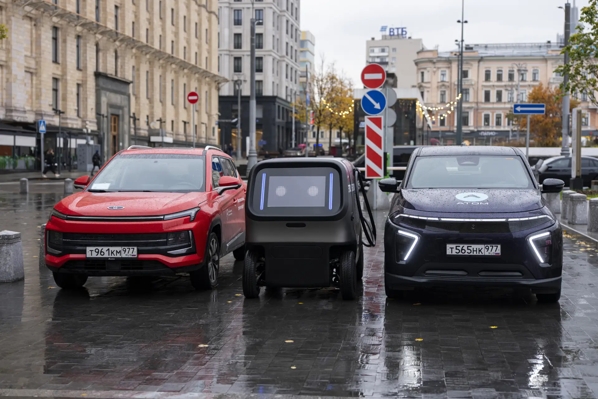 В Москве запустили робота-зарядку для электромобилей