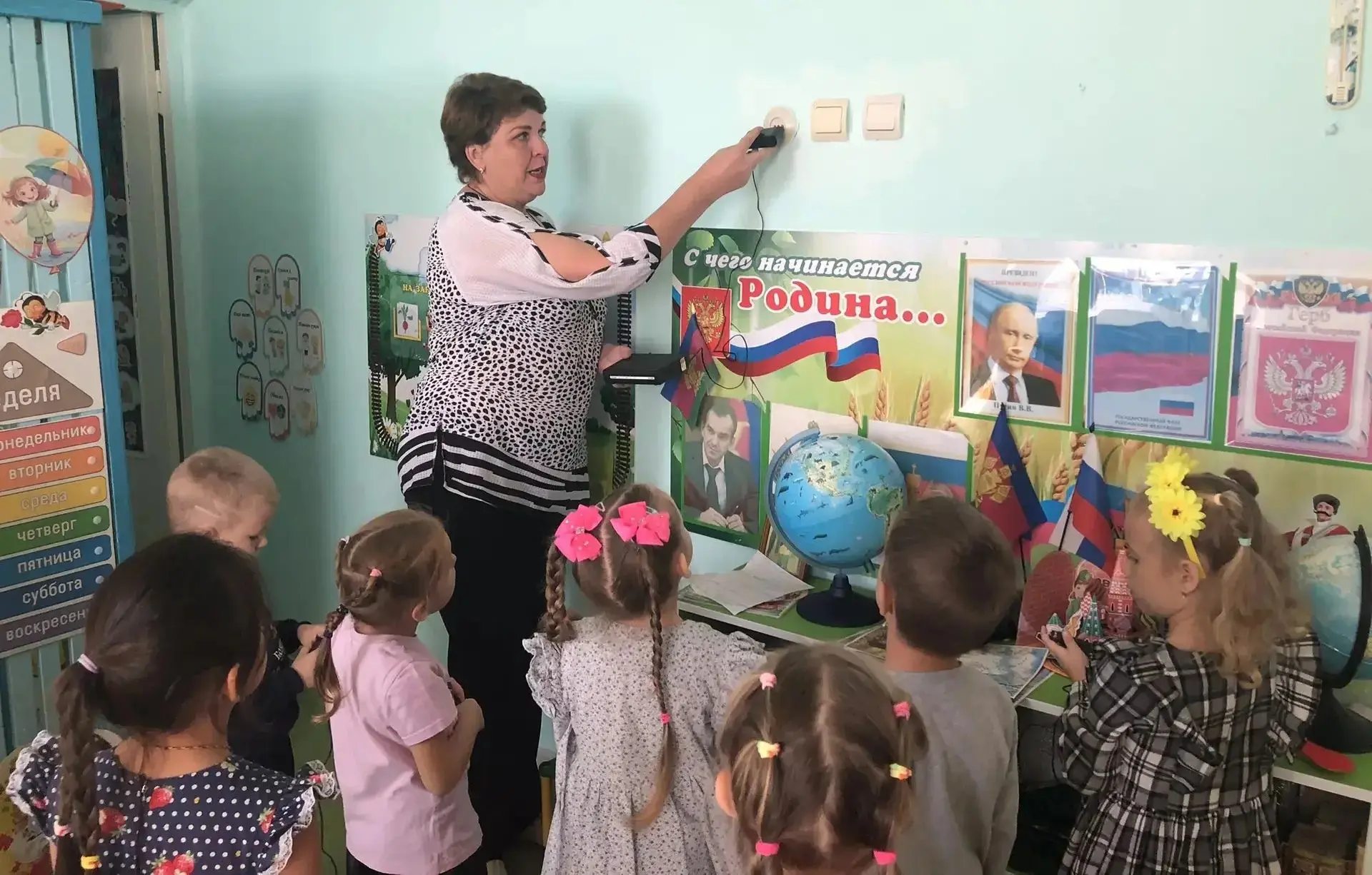 Сегодня в  старшей группе  " Пчёлки ", прошло позновательное  занятие.