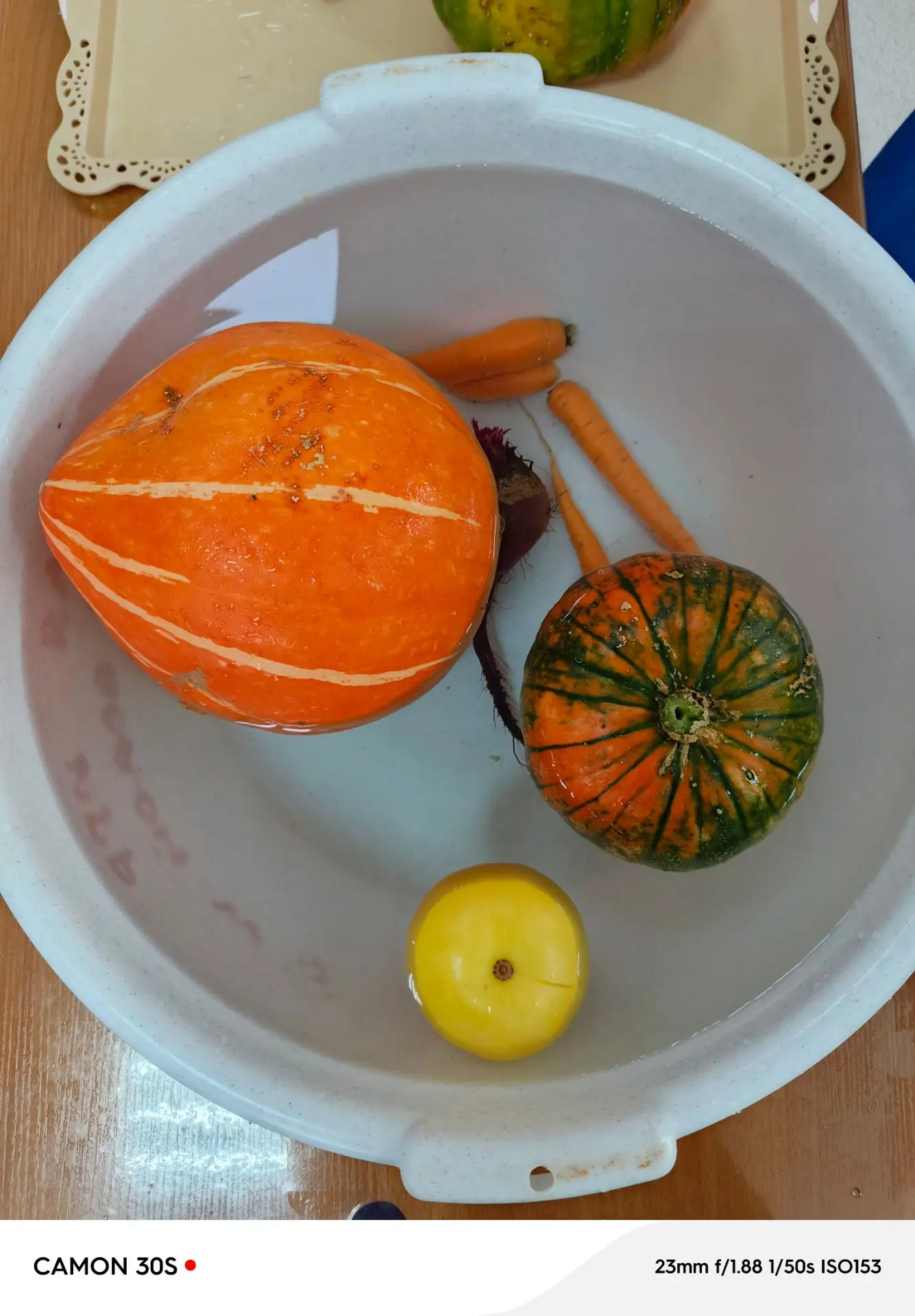 Продолжаем наше Тыквенное НИИ🍊🍊🍊. Воспитатель вместе с детьми установили, что тыква ...