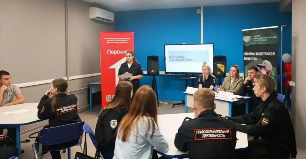 ❗️ Транспортная полиция Новокузнецка провела для студентов техникума интеллектуальную и...