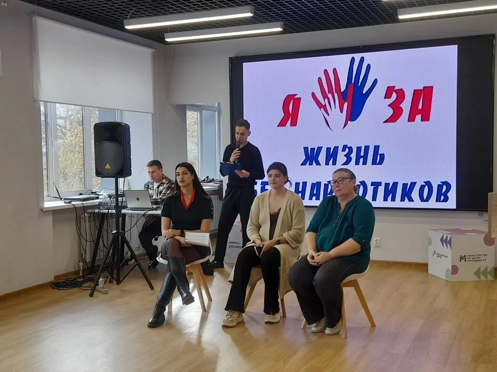 Сегодня в Молодежном центре "Барс" состоялась встреча со страшекласниками городских шко...