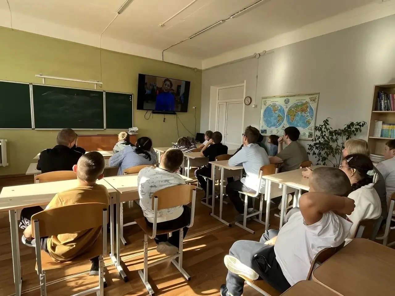 Под руководством Муртазиной Л.Р., педагога дополнительного образования, с обучающимися ...