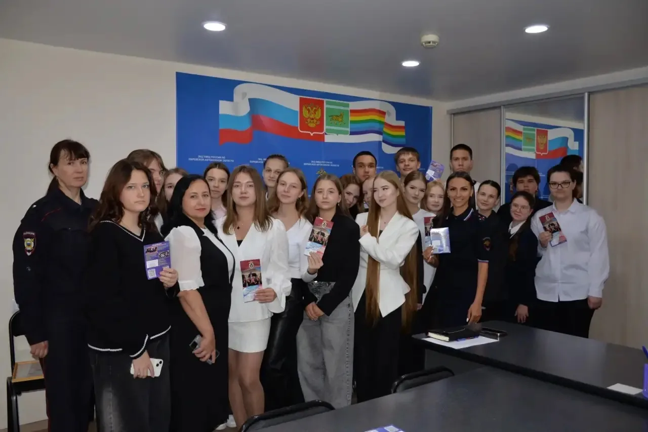 Экскурсия в УМВД: 9Б и 11А познакомились с работой экспертов‑криминалистов! ✒️