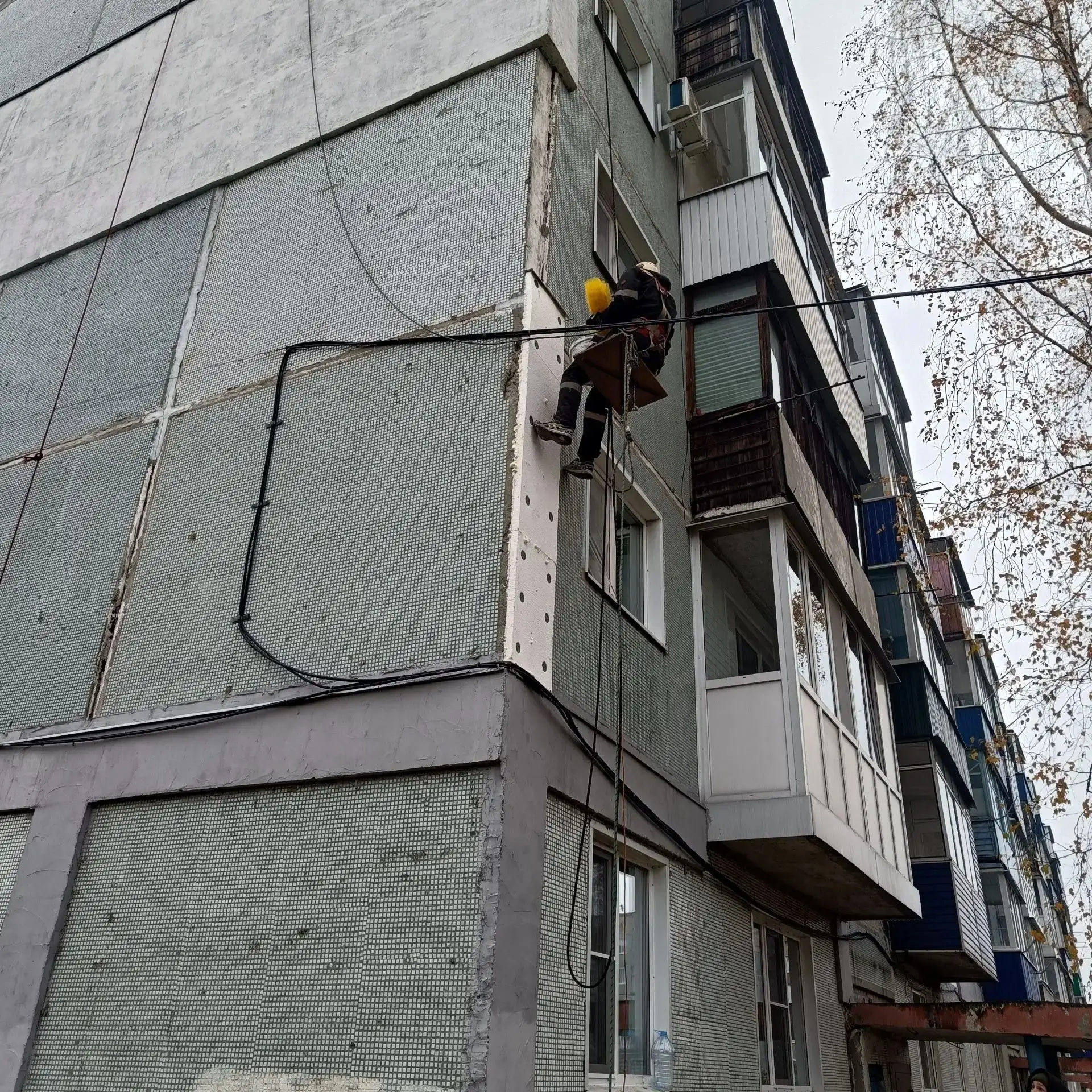 Продолжаем ремонт меж панельных швов на МКД.