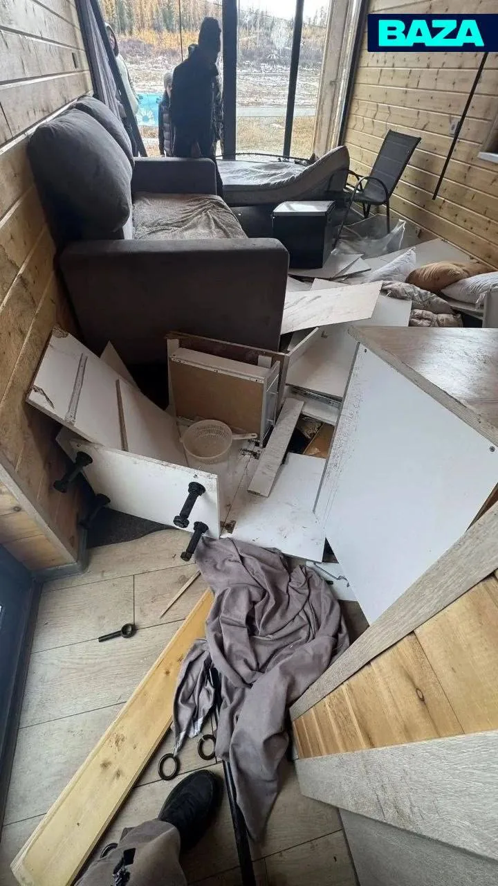 Медведь устроил погром на популярной лыжной базе в Туве.