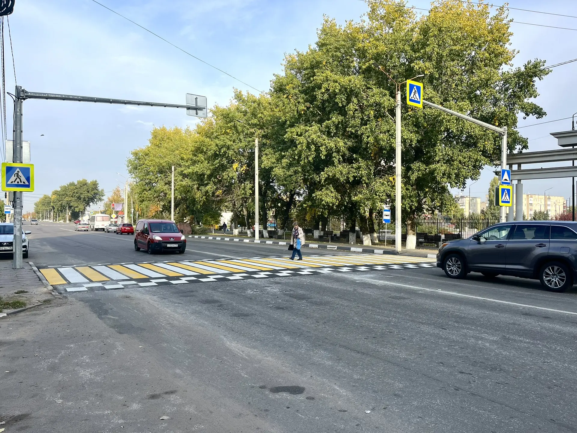 Завершились работы по обустройству приподнятых пешеходных переходов на центральной авто...
