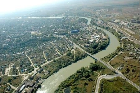 Суд запретил сброс сточных вод в реку Кубань консервному заводу в Темрюке