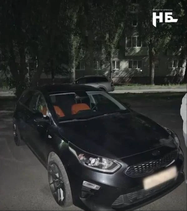 🤯Конфликт из‑за парковки в Брянске закончился уничтожением авто