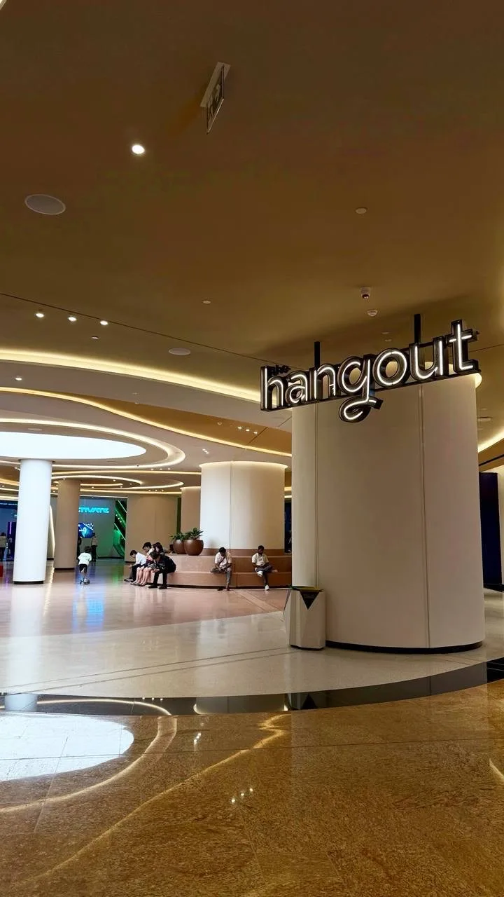 В Mall of the Emirates постепенно открывают новую зону The Hangout, о которой мы уже ра...