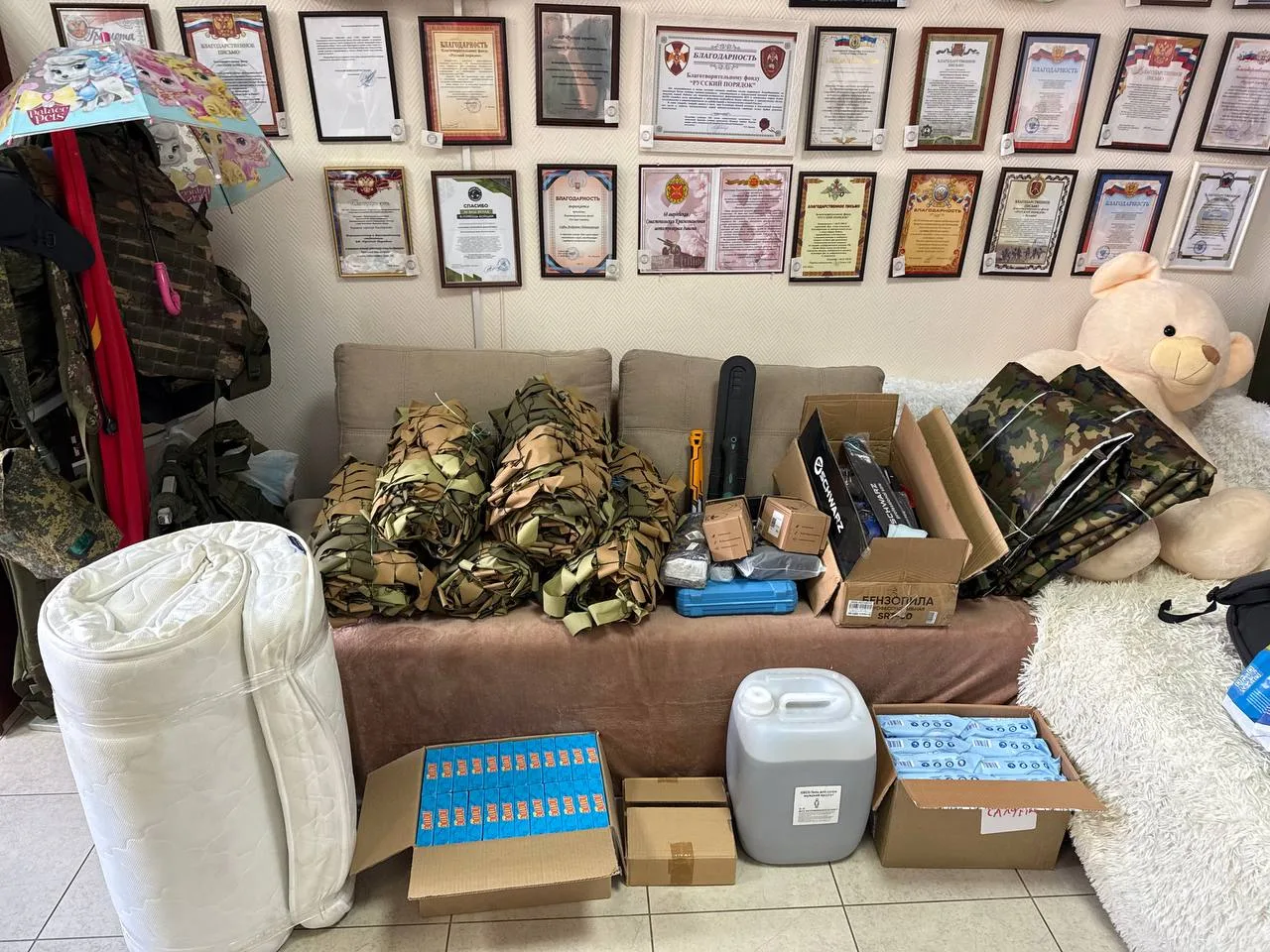 Передали бойцам из 1 танковой Армии посылку от наших волонтеров.