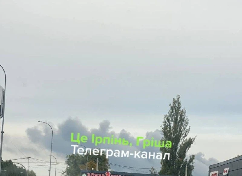 Ещё кадры масштабного пожара в пригороде Киева (Бучанский район) после прилёта реактивн...