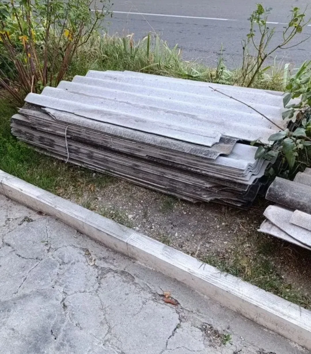 Отдам шифер б/у самовывозом.
