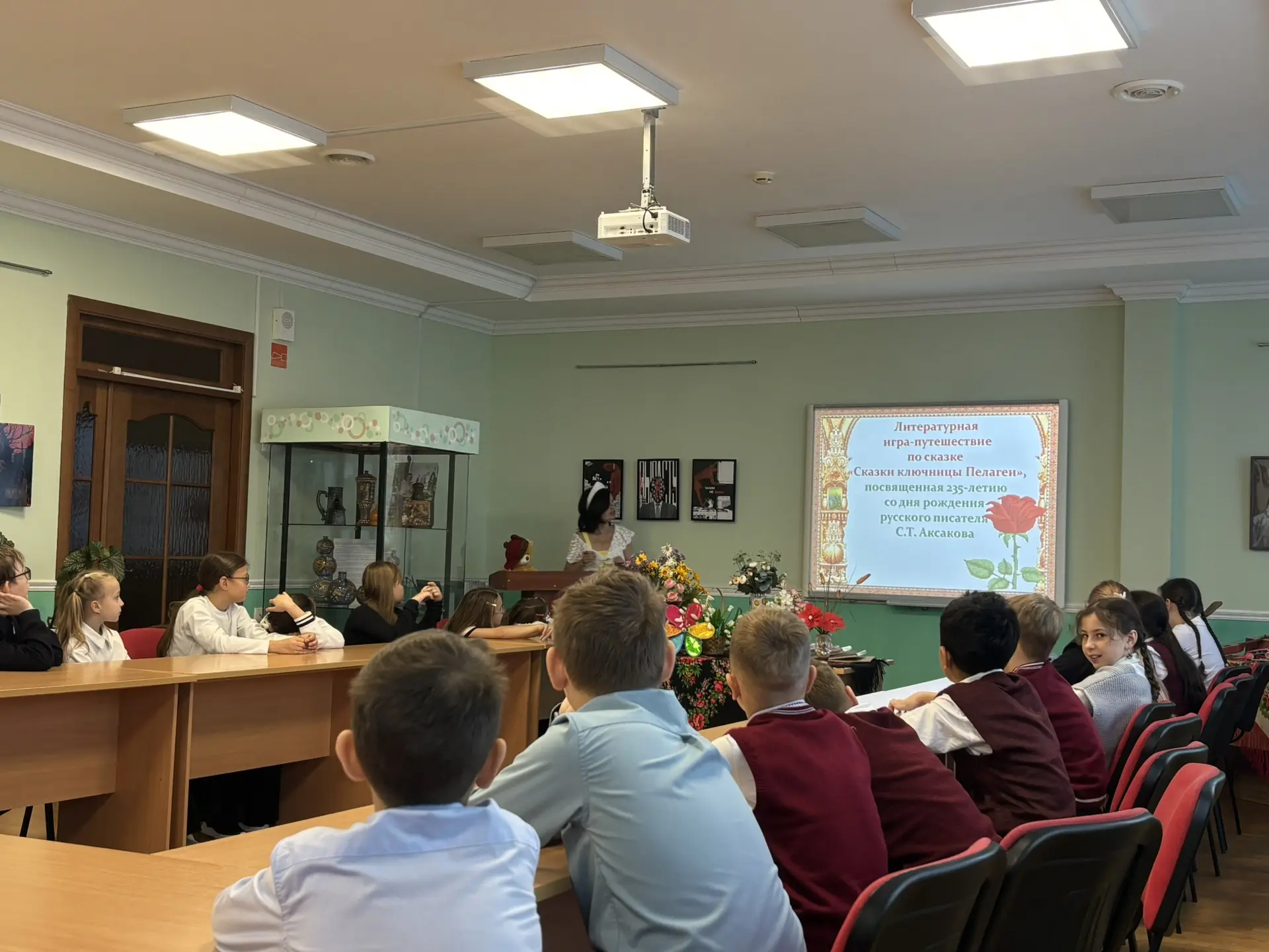 Ученики 4 «Ж» класса вместе с классным руководителем Викторией Геннадьевной побывали в ...