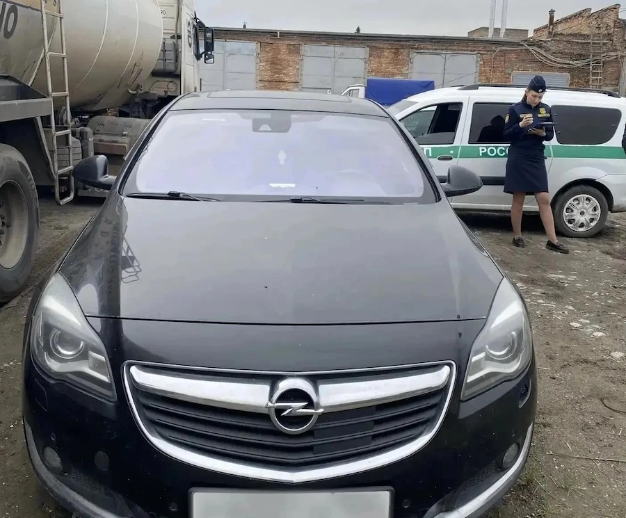 Приставы арестовали «Опель» у горе-отца, который задолжал детям 1,5 миллиона рублей 🚘
