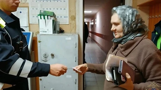 В Семилуках женщине вернули водительские права, забытые в магазине
