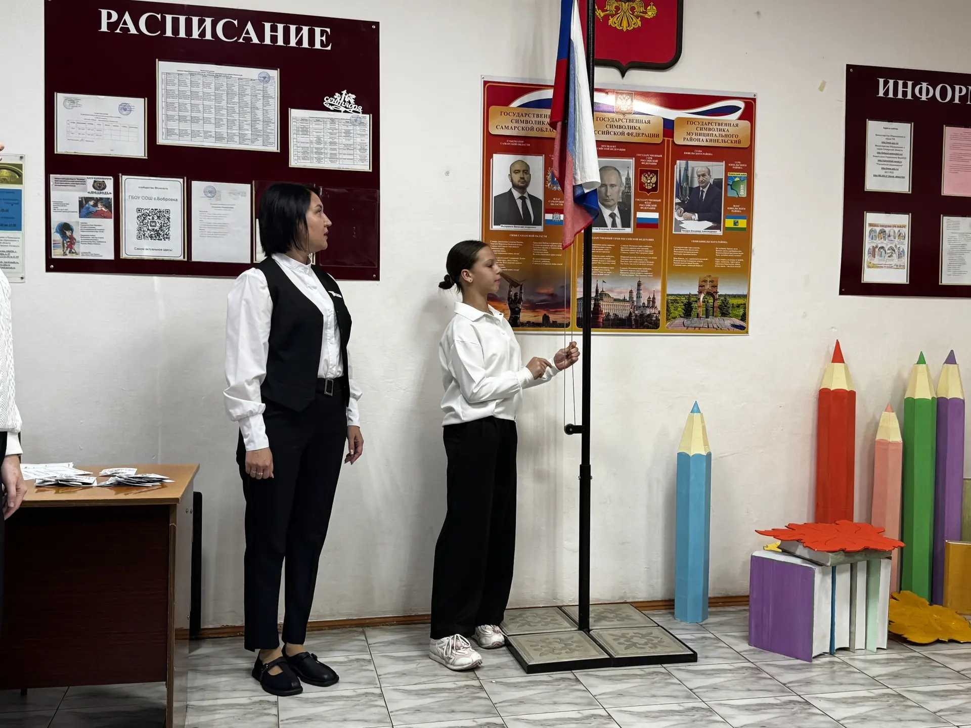 По традиции начали учебную неделю с торжественной церемонии поднятия государственного ф...