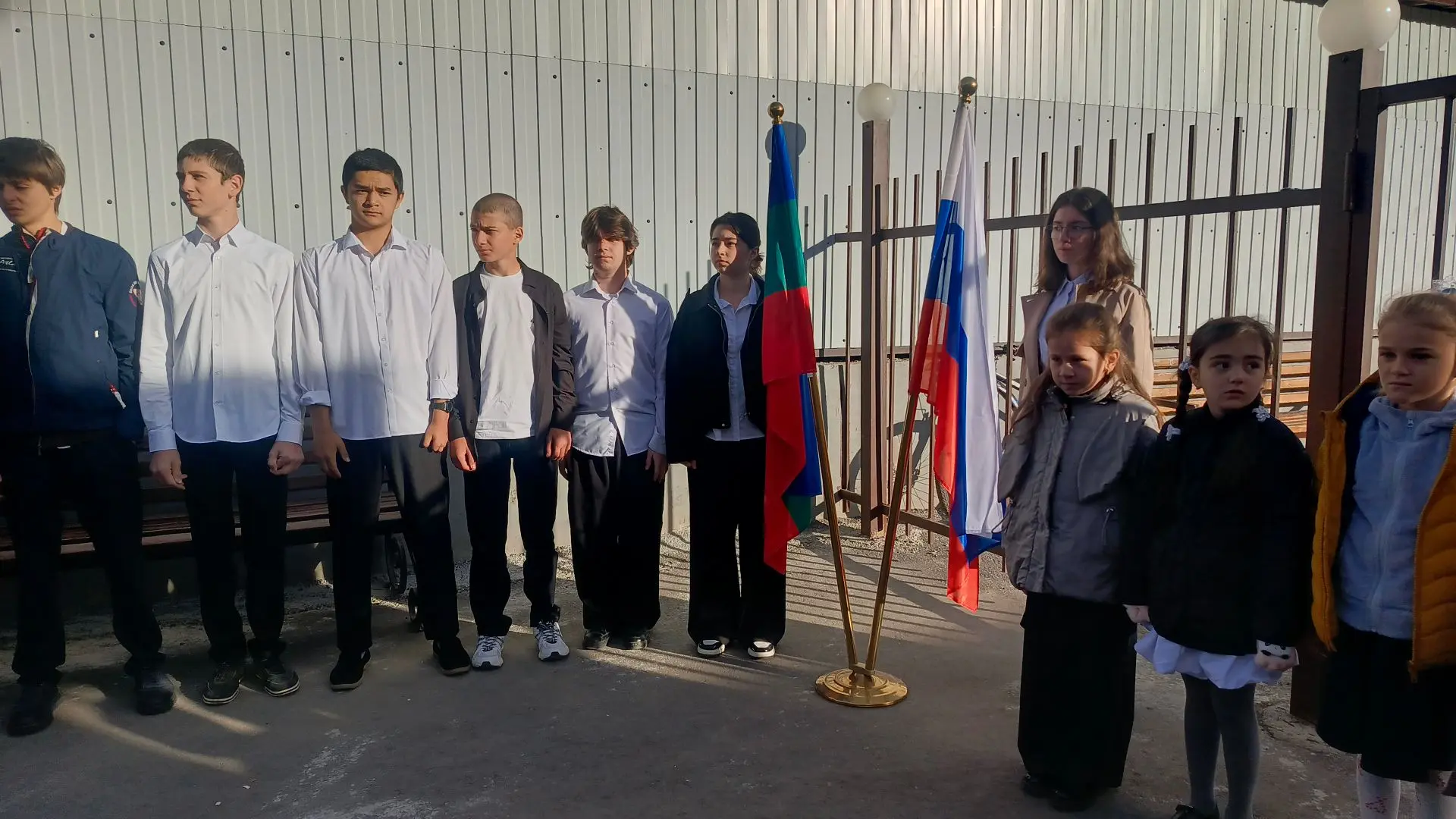 🇷🇺 Сегодня 12 октября в нашей школе прошла традиционная торжественная линейка.
