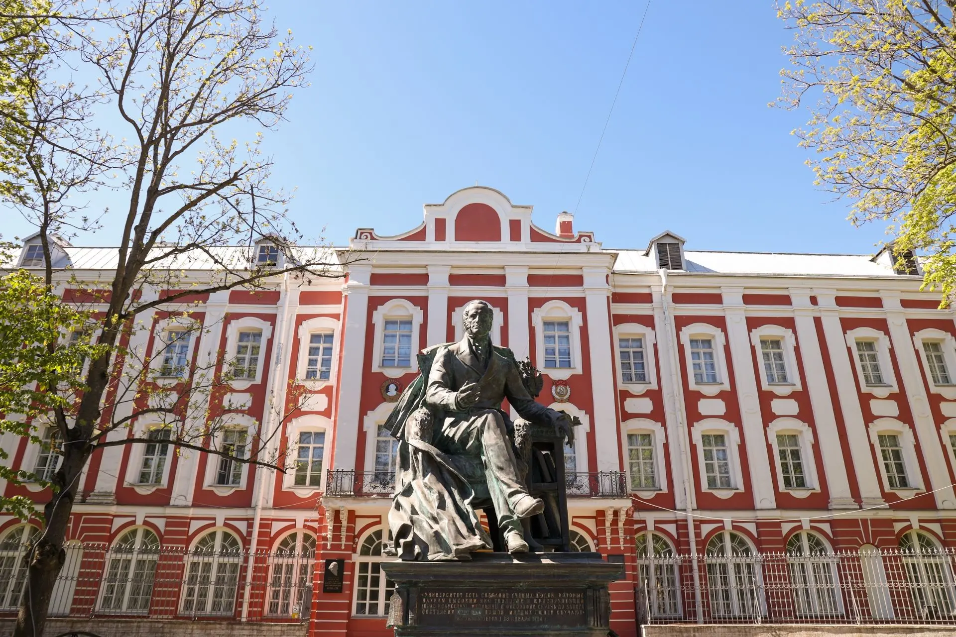 🧑‍🏫 Ежегодно 5 октября свыше ста государств отмечают Всемирный день учителей!