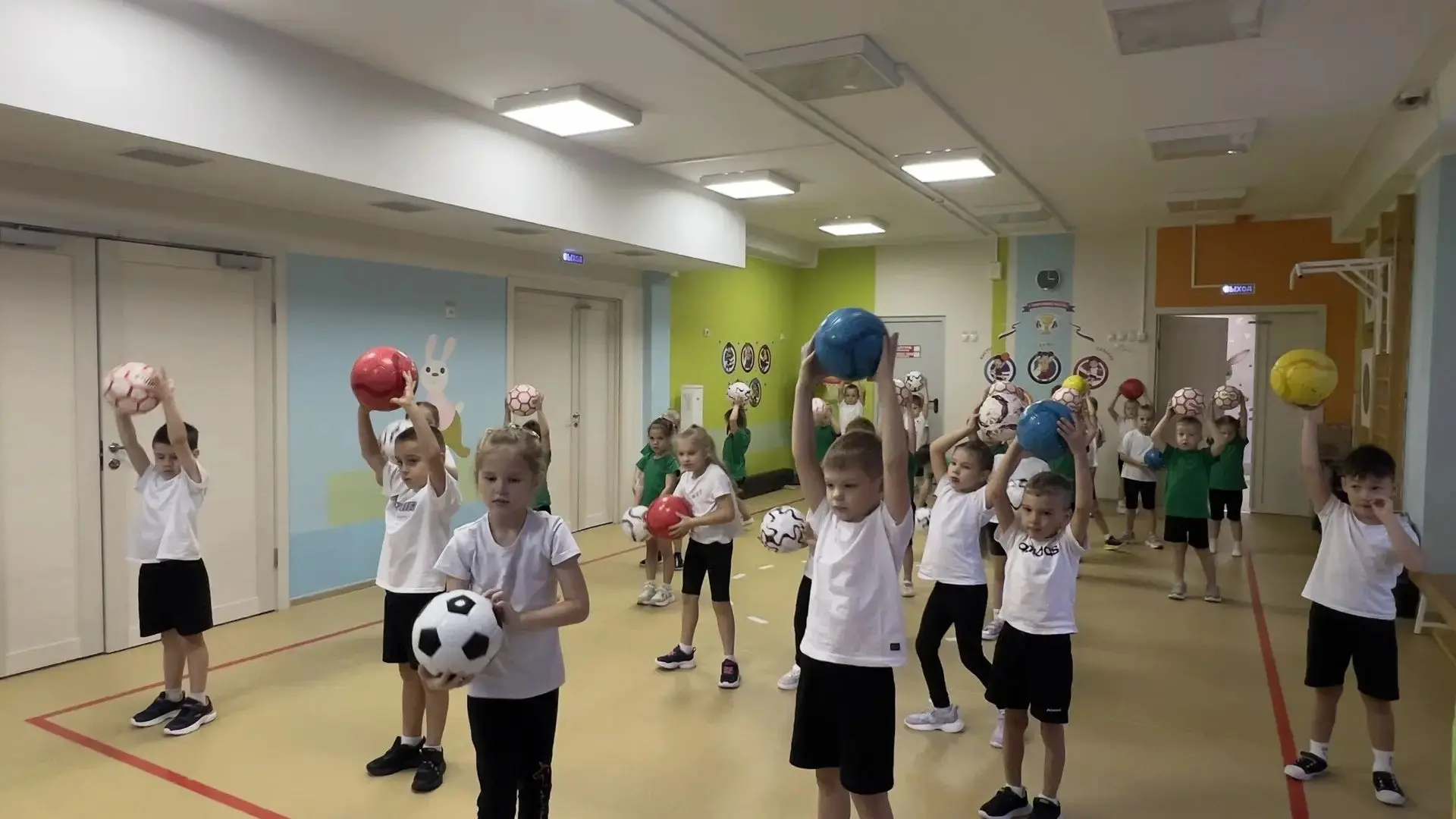 ⚽ В 4‑м корпусе детского сада № 53 прошла футбольная зарядка для старших и подготовител...