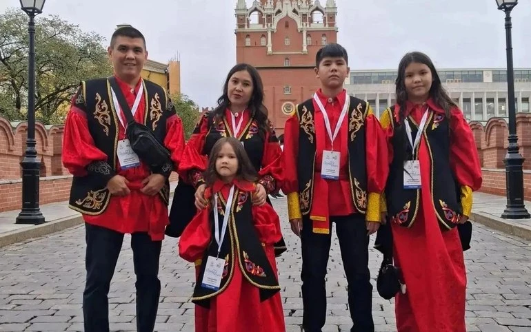 Семью Чебодаевых из Хакасии наградили в Кремлевском дворце.