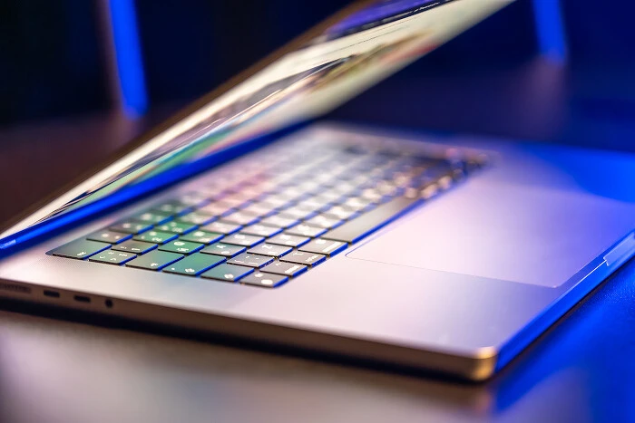 Россияне остаются без популярных ноутбуков. Ассортимент Apple, HP и Dell сократился из-...